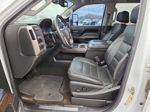 Used 2017 GMC Sierra 2500 Denali w/ Duramax Plus Package image 11