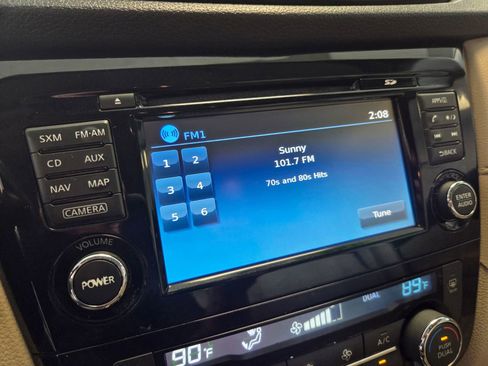 Used 2017 Nissan Rogue SV w/ SV Premium Package image 28