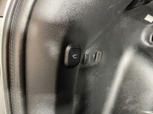 Used 2019 Jeep Cherokee Limited AWD/4WD image 47