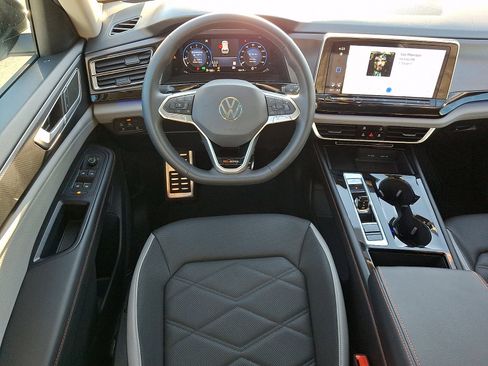 Used 2024 Volkswagen Atlas Peak Edition SEL image 11