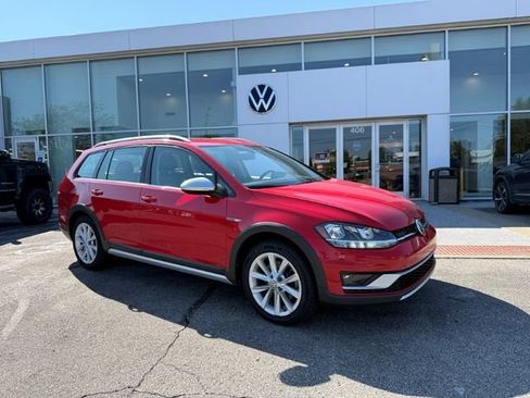 Used 2019 Volkswagen Golf Alltrack S AWD/4WD image 1