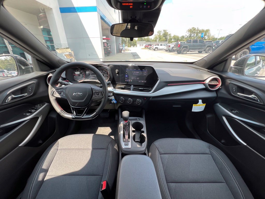 New 2026 Chevrolet Trax RS w/ Sunroof Package FWD image 2