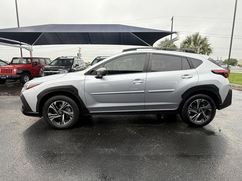 Used 2024 Subaru Crosstrek 2.0i Premium w/ Crosstrek Mirror Package AWD/4WD image 5