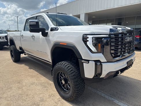 Used 2024 GMC Sierra 2500 Denali Ultimate w/ Max Trailering Package image 9