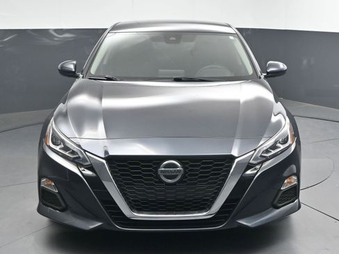 Used 2022 Nissan Altima 2.5 SV image 2