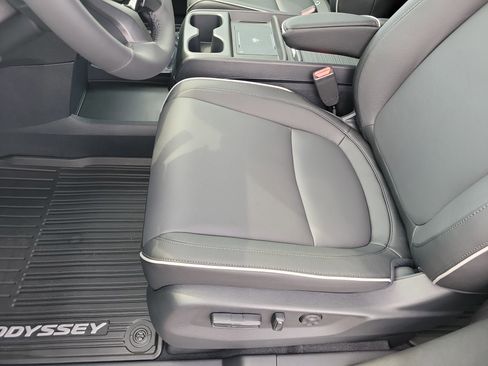 New 2026 Honda Odyssey Touring image 26