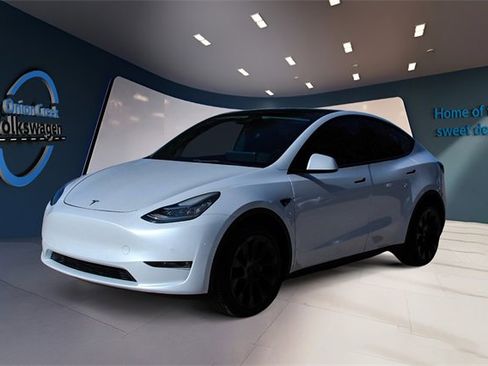 Used 2021 Tesla Model Y Long Range image 8