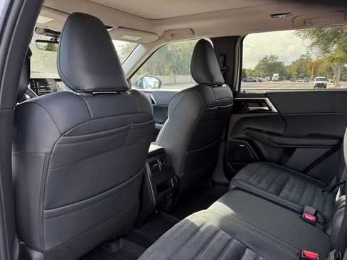 New 2026 Mitsubishi Outlander AWD image 17