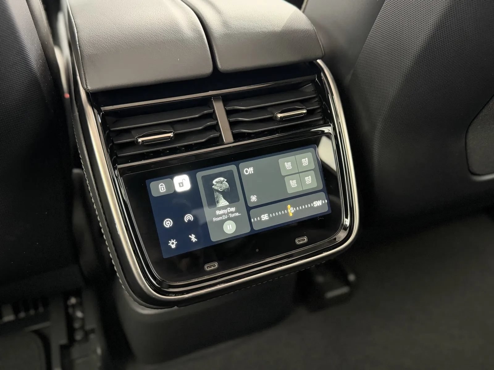 Used 2025 Rivian R1S Adventure Dual AWD/4WD image 43