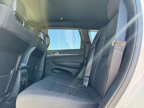 Used 2021 Jeep Grand Cherokee Laredo image 17