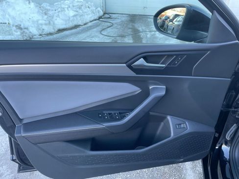 Used 2025 Volkswagen Jetta SE image 18