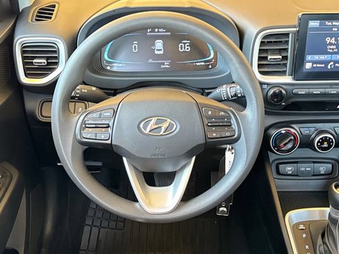 Used 2024 Hyundai Venue SE FWD image 15