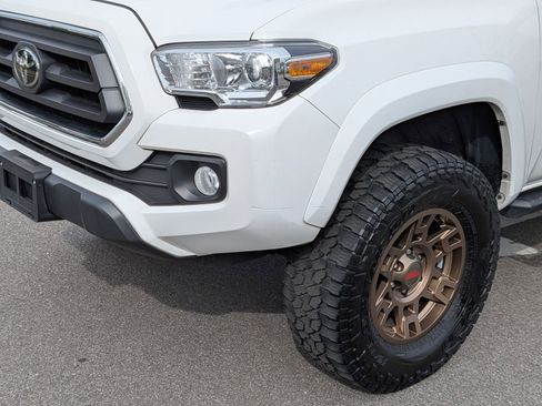 Used 2022 Toyota Tacoma SR5 w/ SR5 Appearance Package (SM) image 9