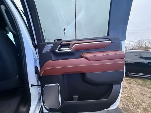 Used 2024 GMC Sierra 3500 Denali Ultimate image 21