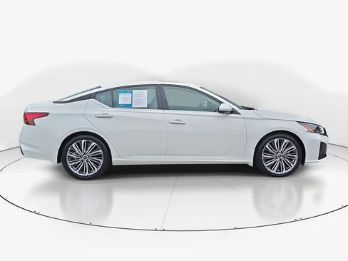 Used 2025 Nissan Altima 2.5 SL FWD image 5