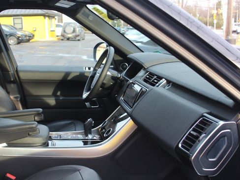 Used 2019 Land Rover Range Rover Sport HSE image 20