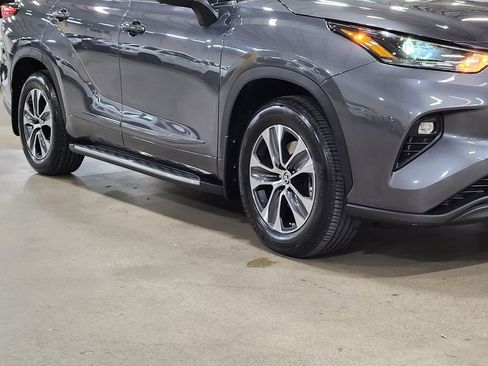 Used 2022 Toyota Highlander XLE image 16