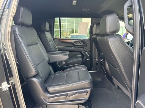 Used 2025 GMC Yukon XL Denali RWD image 22