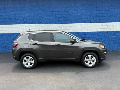Used 2018 Jeep Compass Latitude w/ Popular Equipment Group AWD/4WD image 2