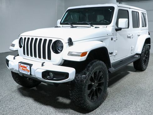 Used 2023 Jeep Wrangler Unlimited Sahara AWD/4WD image 31