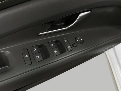 Certified 2025 Hyundai Elantra SEL FWD image 32
