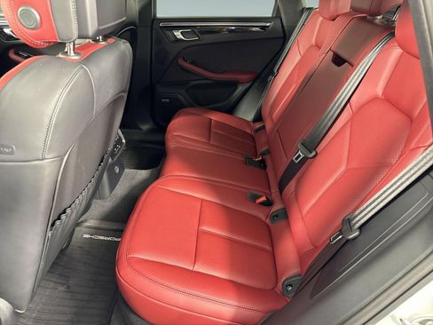 Certified 2025 Porsche Macan AWD/4WD image 20