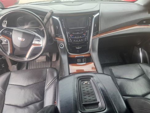 Used 2017 Cadillac Escalade ESV Premium Luxury w/ LPO, Radiant Package AWD/4WD image 6