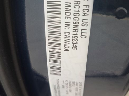 Used 2022 Chrysler Pacifica Limited w/ Uconnect Theater Family Group image 32