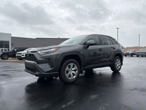 Used 2023 Toyota RAV4 LE AWD/4WD image 3