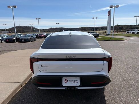 Used 2025 Kia K4 LX FWD image 3