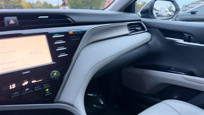 Used 2020 Toyota Camry SE FWD image 33