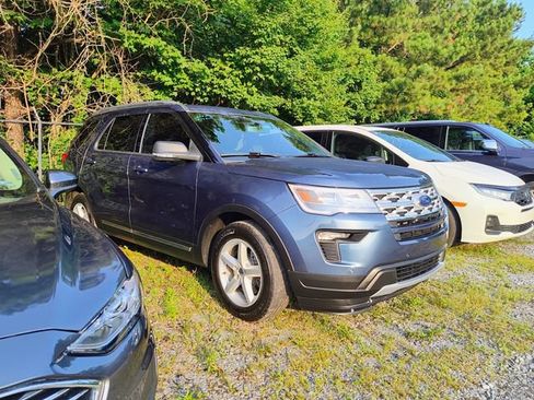 Used 2019 Ford Explorer XLT w/ Equipment Group 202A FWD image 3