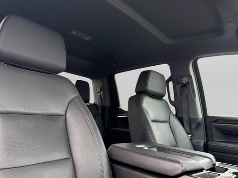 Used 2025 GMC Sierra 1500 SLT image 17