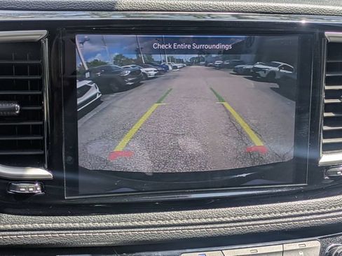 Used 2024 Chrysler Pacifica Limited FWD image 21