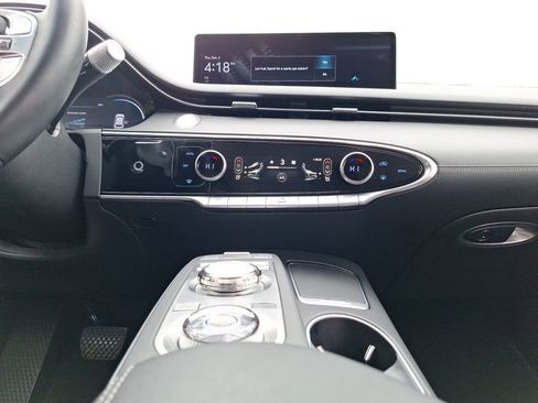 Used 2022 Genesis GV70 2.5T image 17