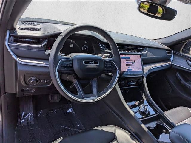 Used 2025 Jeep Grand Cherokee L Limited AWD/4WD image 10