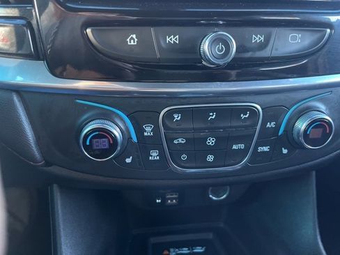 Used 2023 Chevrolet Traverse RS image 16