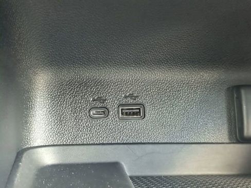 Used 2024 Chevrolet Traverse LT AWD/4WD image 21