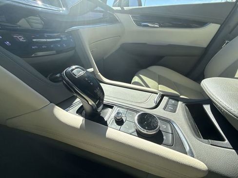 Used 2020 Cadillac XT6 Premium Luxury image 19