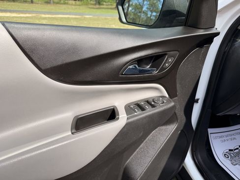 Used 2021 Chevrolet Equinox LS FWD image 12