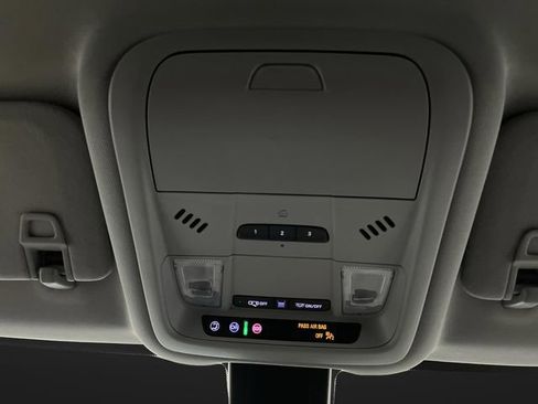 Used 2023 GMC Terrain SLT image 25