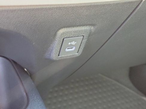 Used 2025 Toyota Corolla LE image 27