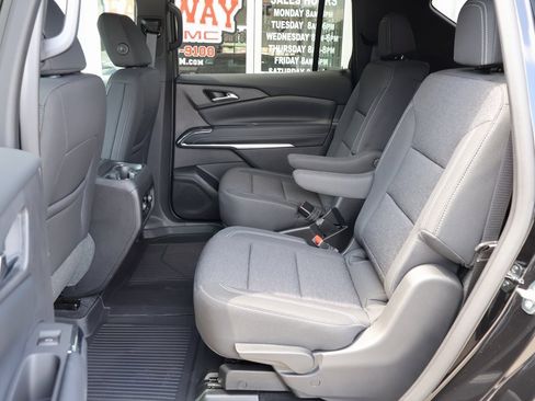 New 2025 Chevrolet Traverse LT w/ Driver Confidence Package image 25