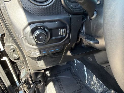 Used 2025 Jeep Wrangler Unlimited Rubicon 4xe w/ Convenience Group AWD/4WD image 25