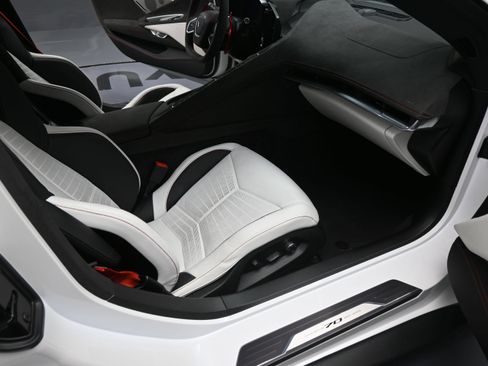 Used 2023 Chevrolet Corvette Stingray Premium Cpe w/ Z51 Performance Package RWD image 16