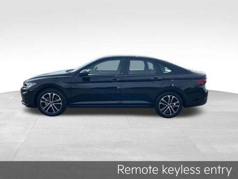 Used 2025 Volkswagen Jetta Sport image 4