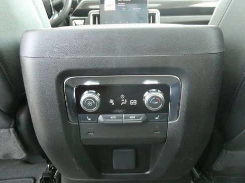 Used 2025 GMC Yukon Elevation w/ Technology Package AWD/4WD image 23