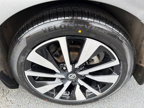 Used 2021 Nissan Sentra SV w/ SV Premium Package image 19