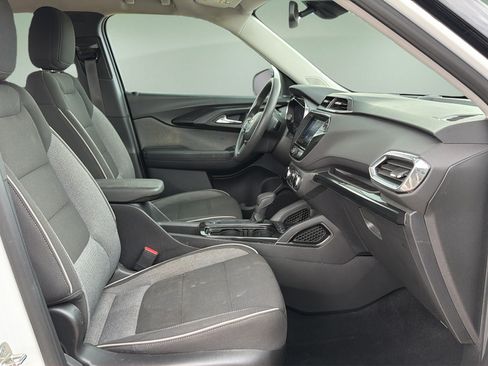 Used 2021 Chevrolet TrailBlazer LT w/ Convenience Package FWD image 11
