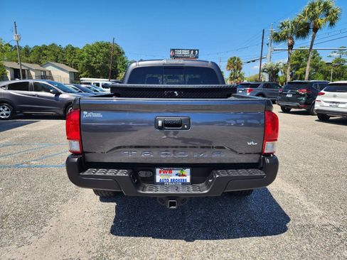 Used 2017 Toyota Tacoma TRD Off-Road w/ Tow Package image 4